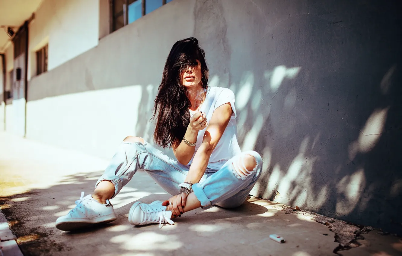 Фото обои model, women, urban, sitting, women outdoors, photograp