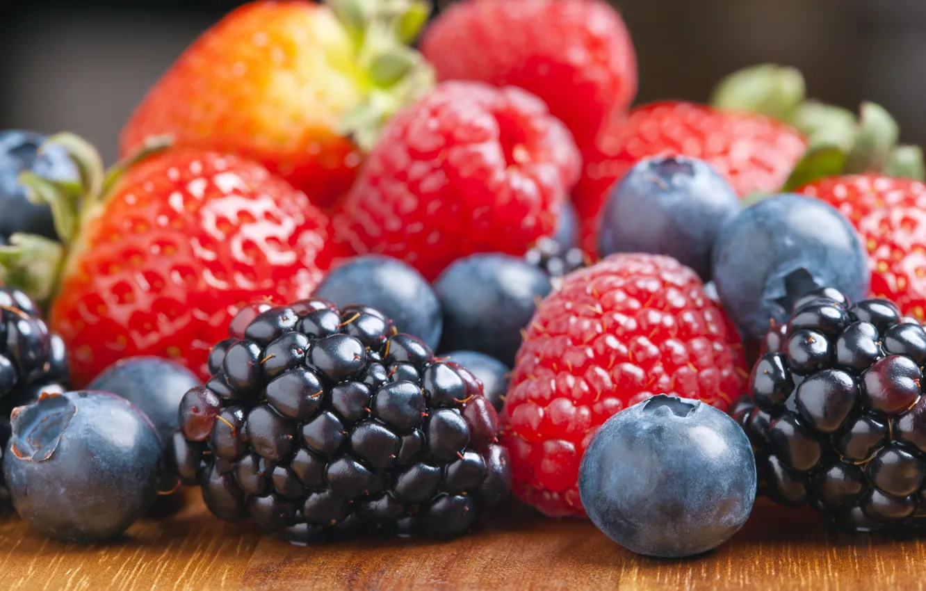 Фото обои ягоды, малина, черника, клубника, ежевика