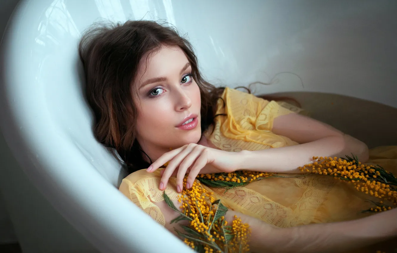 Фото обои взгляд, вода, девушка, ветки, лицо, портрет, мокрая, купание