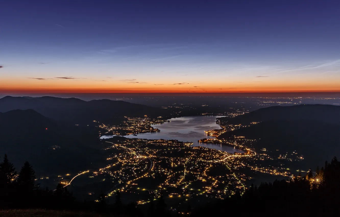 Фото обои горы, ночь, город, огни, Германия, Бавария, озеро Тегернзе