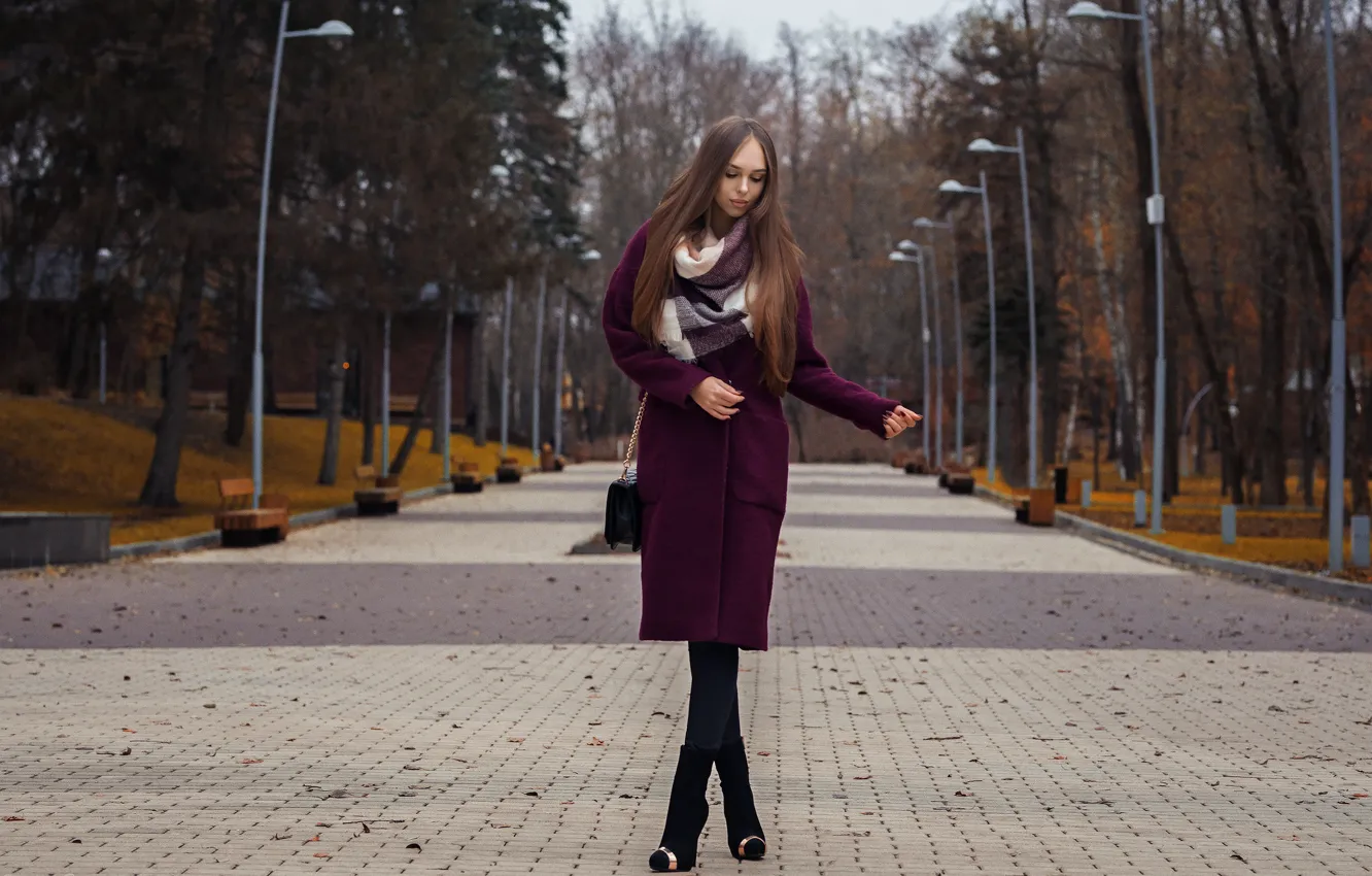 Фото обои парк, волосы, Девушка, ножки, пальто, Дмитрий Шульгин