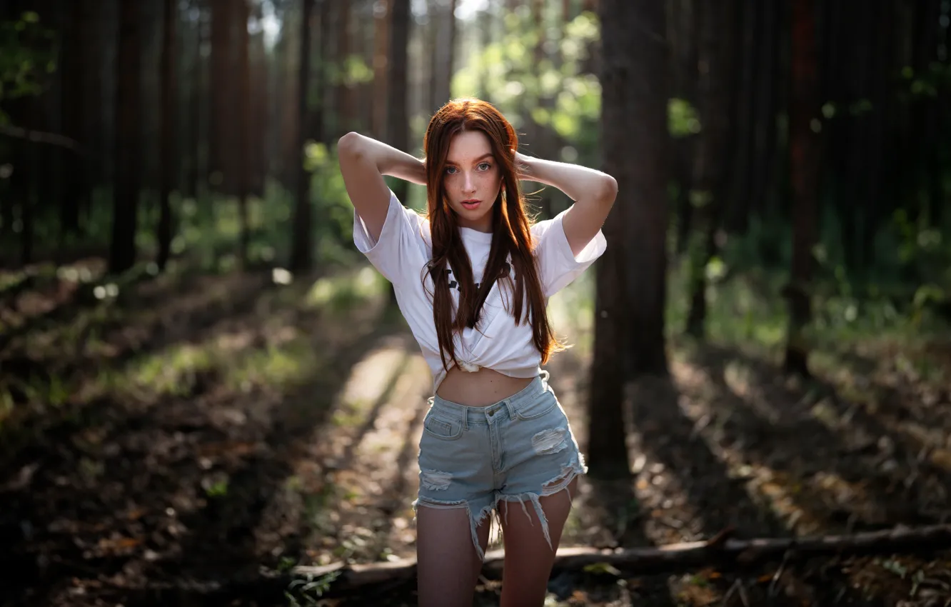 Фото обои girl, forest, shorts, model, redhead
