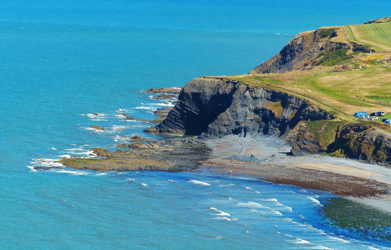 Фото обои волны, скалы, побережье, залив, отдыхающие, Уэльс, кемпинги, Кередигион