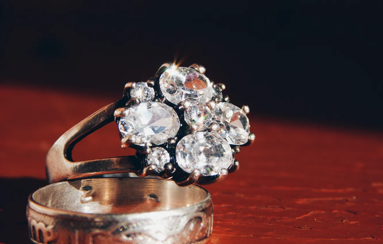 Фото обои камни, кольца, бриллианты