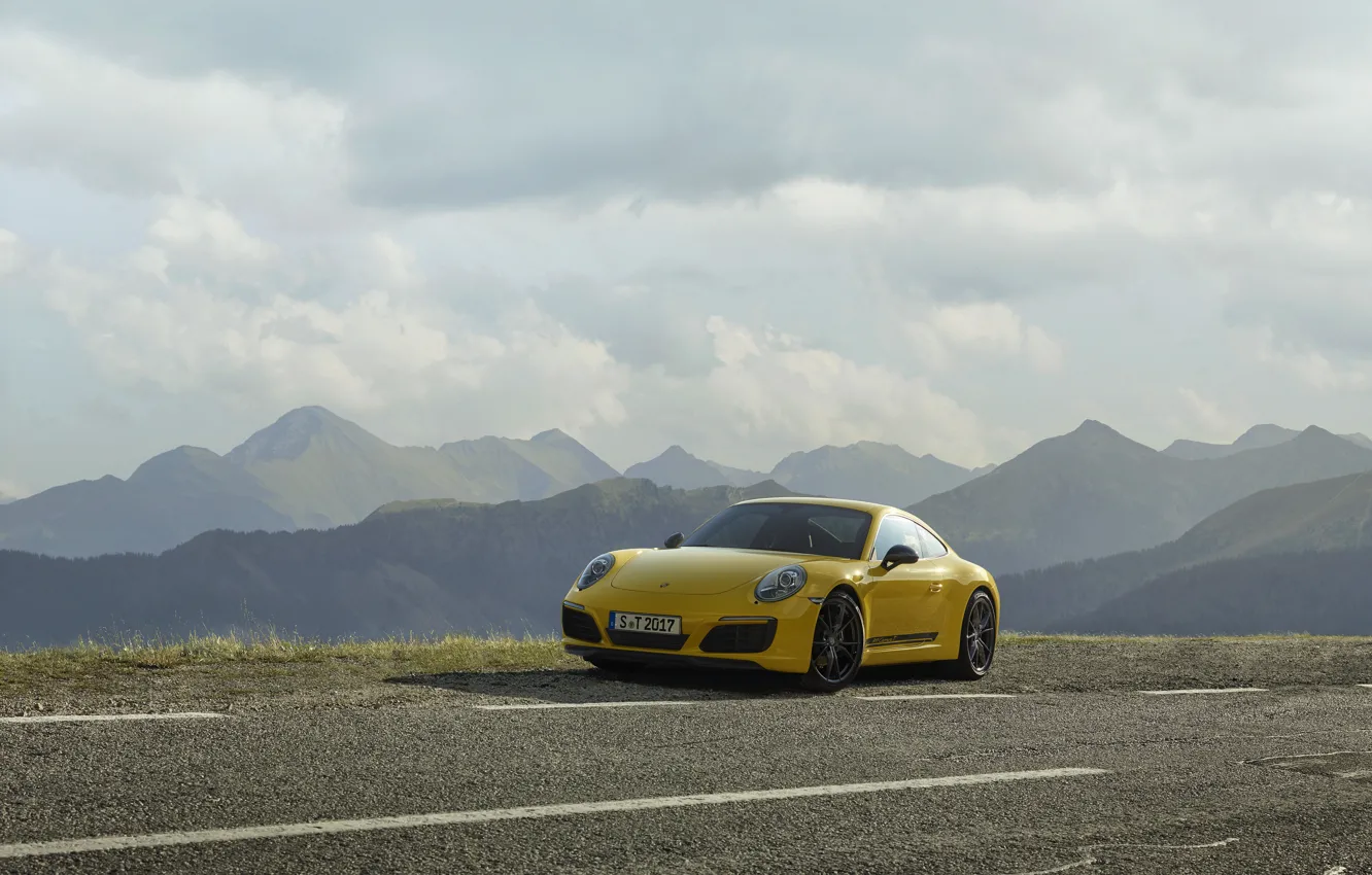 Фото обои дорога, небо, асфальт, облака, горы, жёлтый, разметка, Porsche