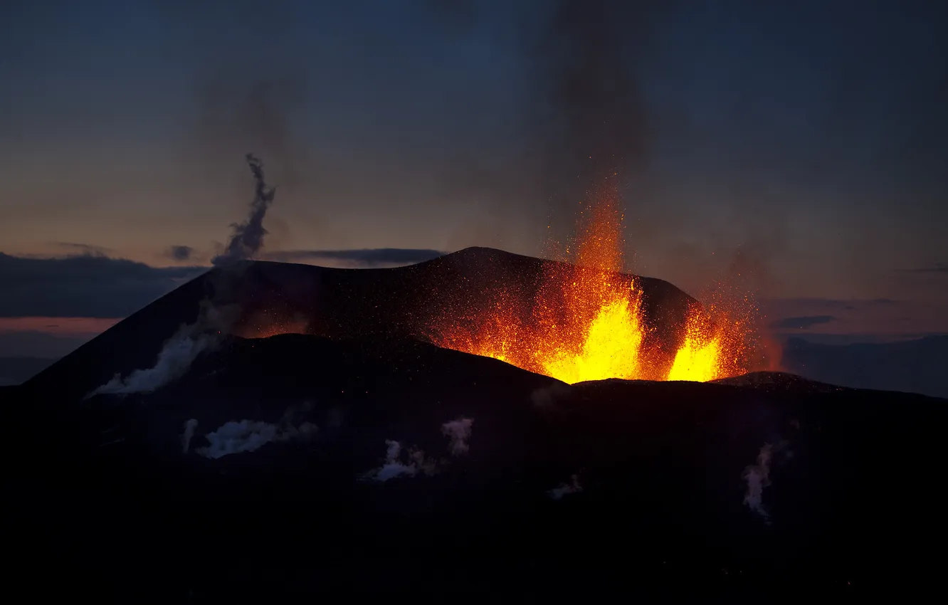 Фото обои ночь, вулкан, извержение