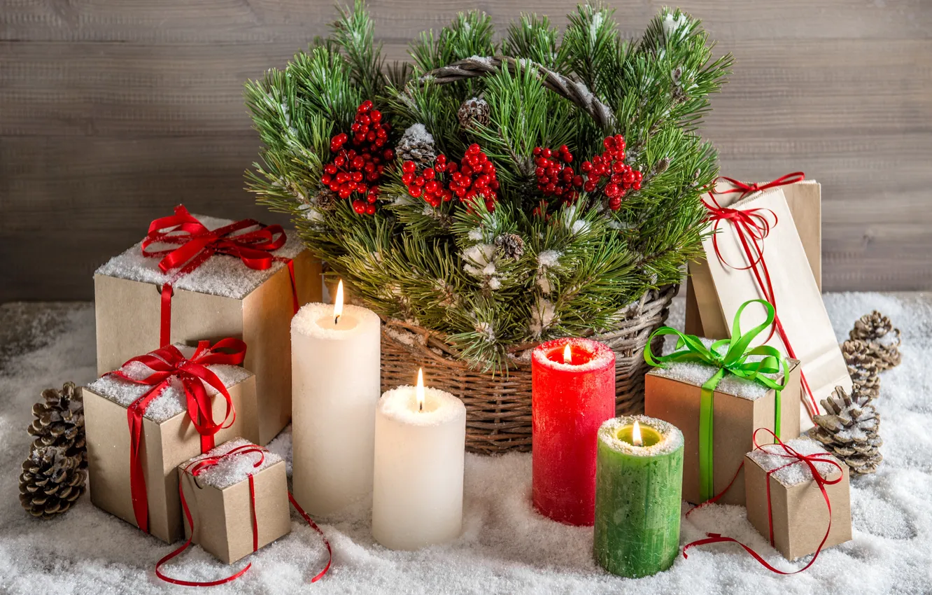 Фото обои снег, украшения, елка, свечи, Новый Год, Рождество, подарки, Christmas