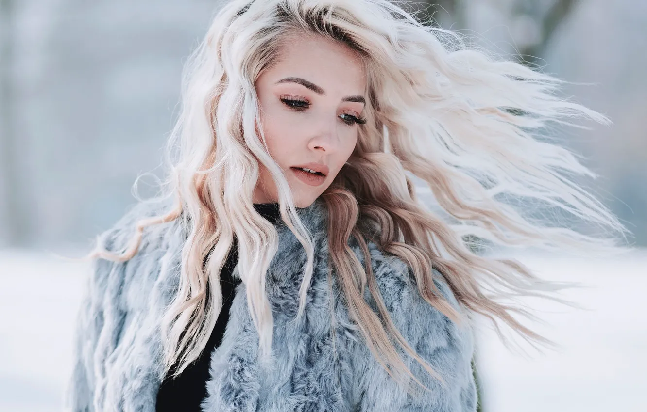 Фото обои зима, девушка, снег, фон, макияж, прическа, блондинка, шуба