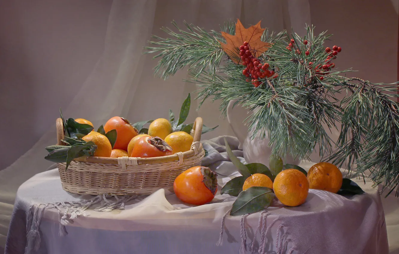 Фото обои листья, ветки, стол, праздник, новый год, рождество, ваза, фрукты