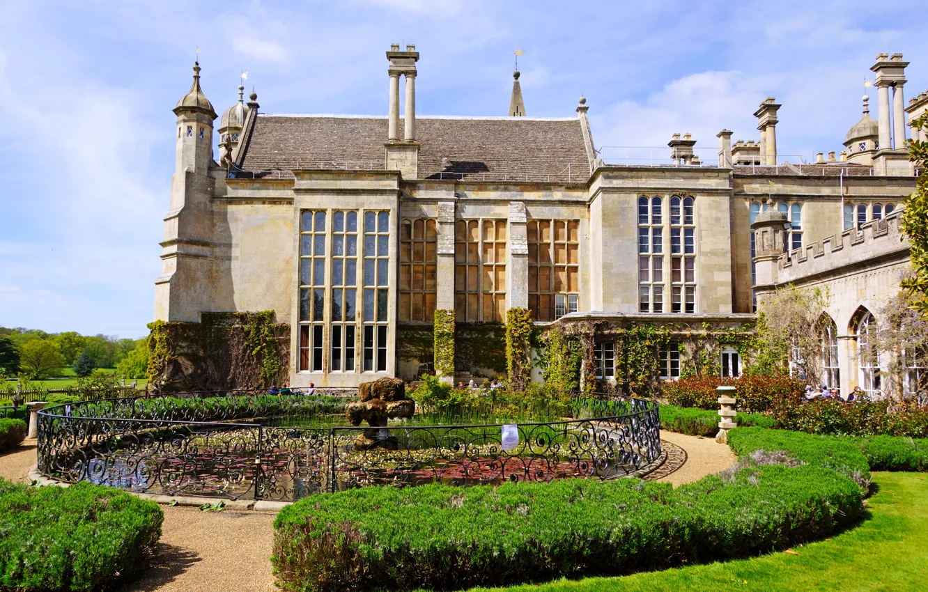 Фото обои газон, Англия, фонтан, архитектура, кусты, дворец, резиденция, Burghley House