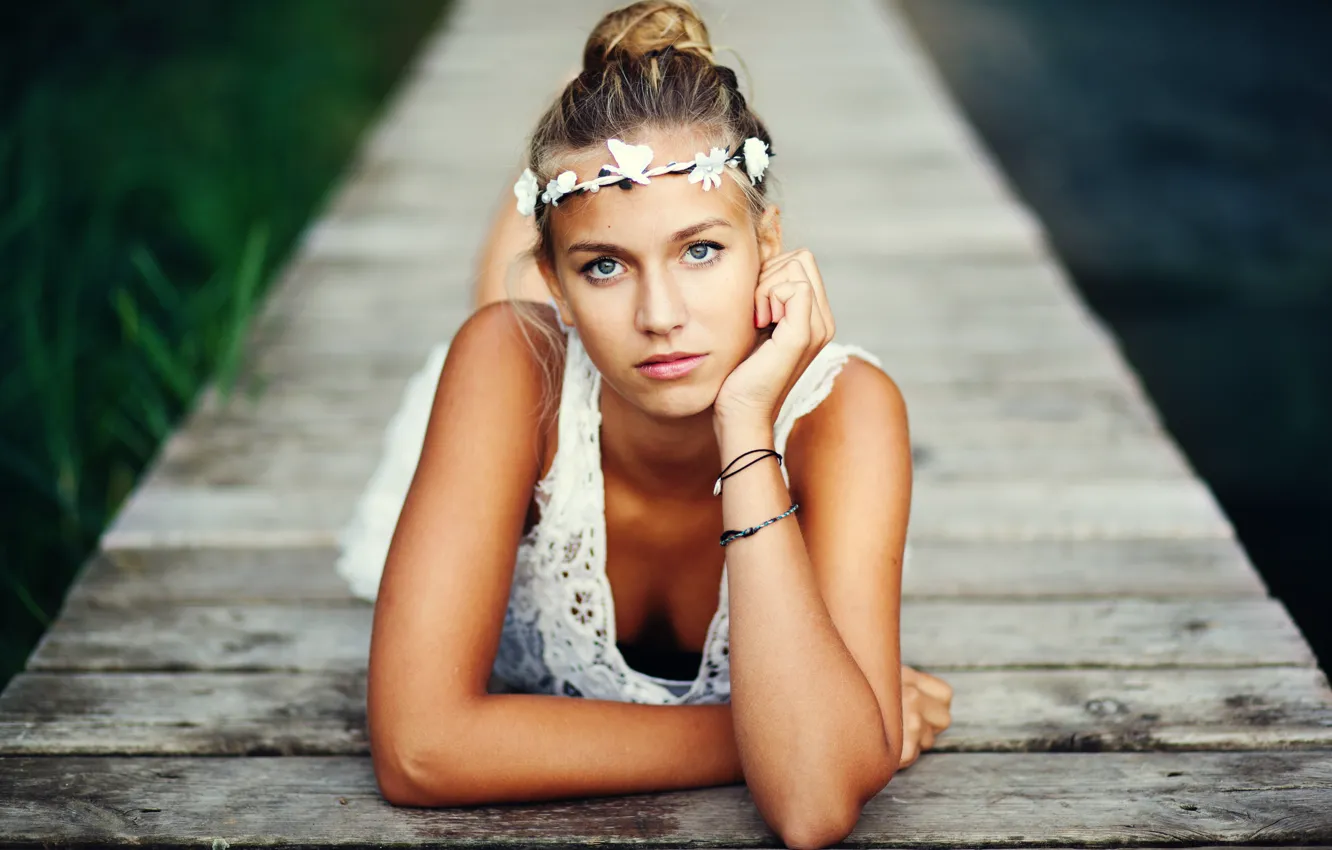 Фото обои глаза, озера, блондинка, wood, eyes, lake, дерева, blonde