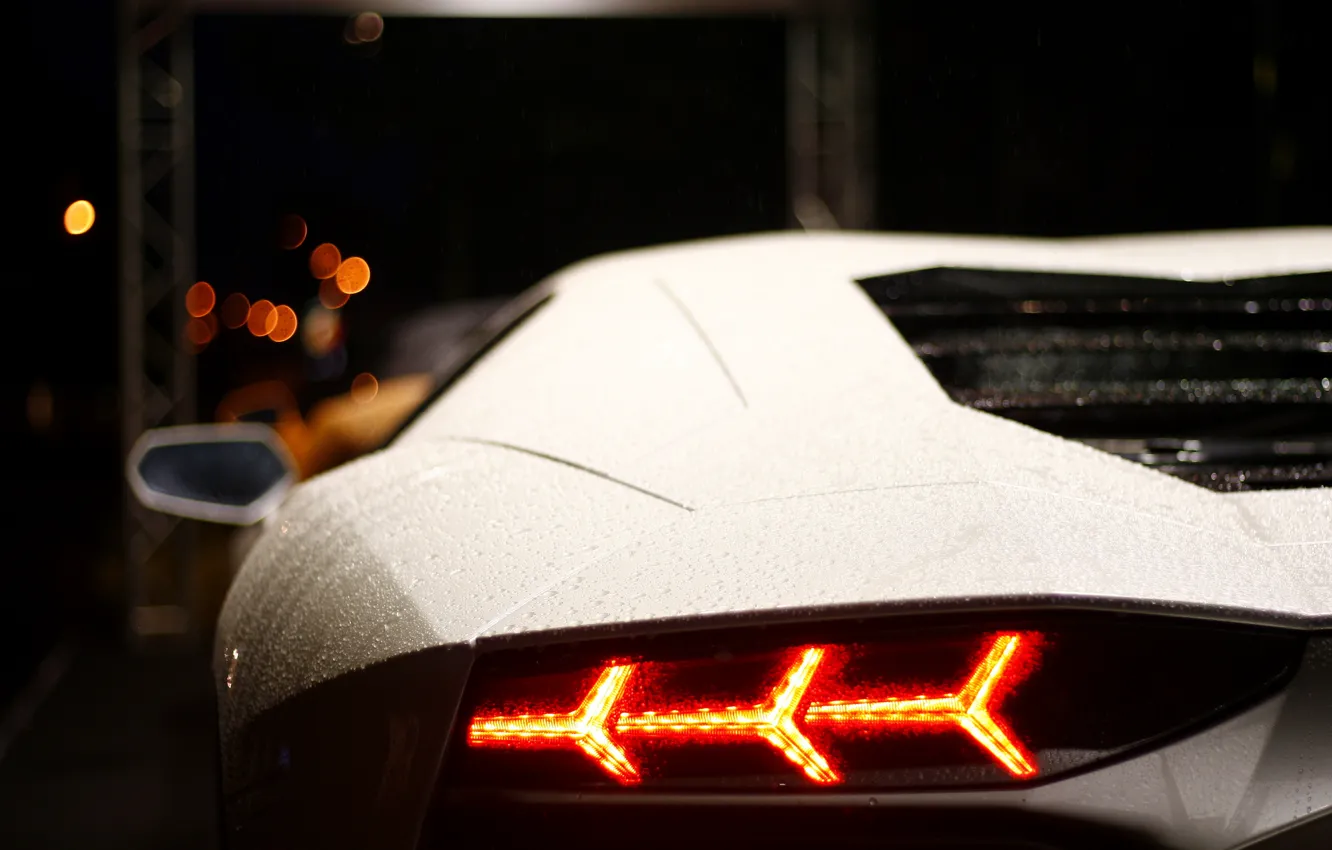 Фото обои белый, свет, дождь, Lamborghini, фара, light, white, rain