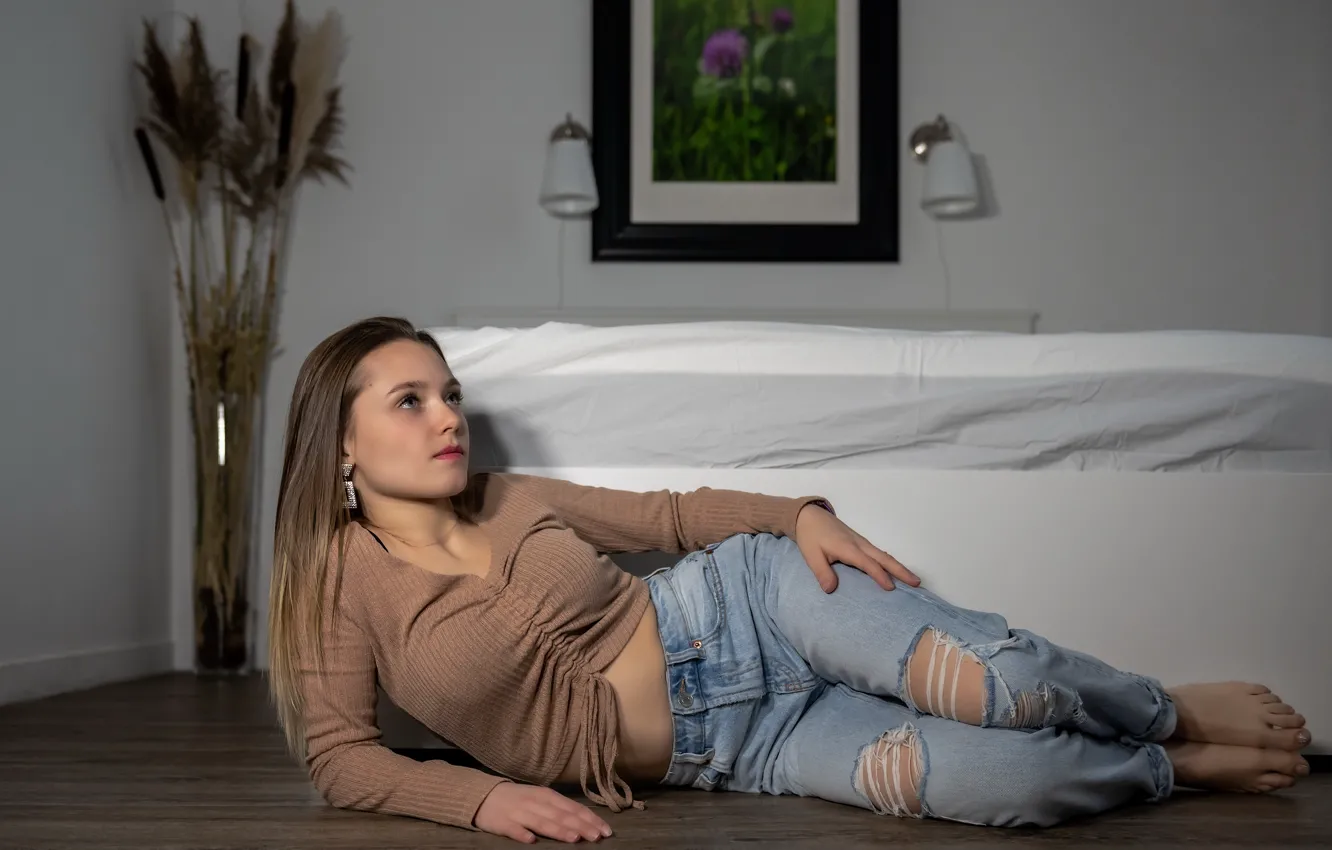 Фото обои девушка, поза, дома