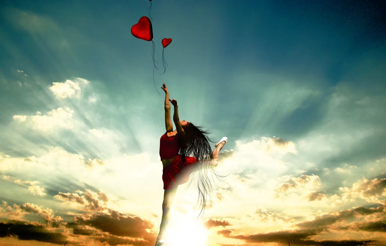 Фото обои небо, девушка, настроение, прыжок, шары, воздушные