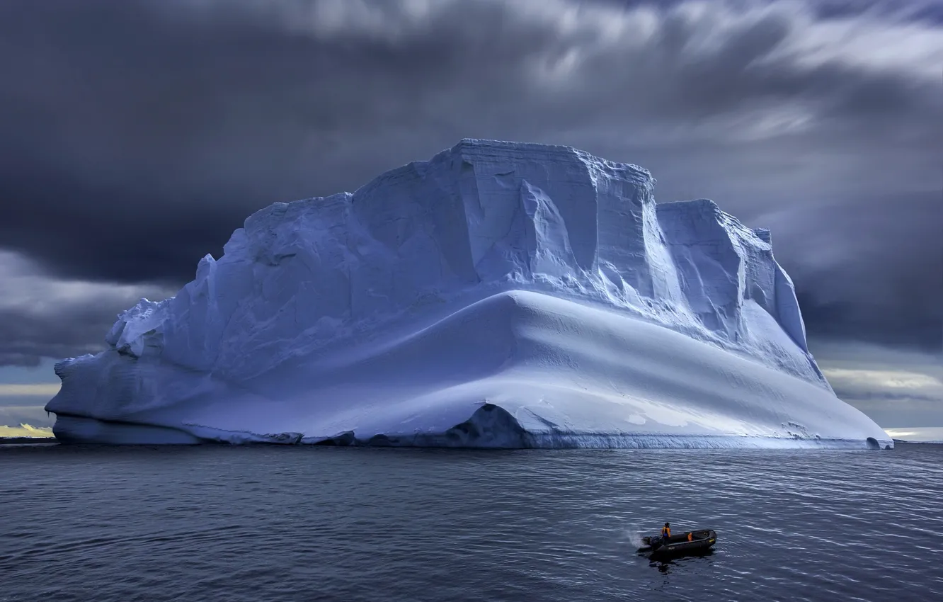 Фото обои природа, океан, лодка, айсберг, льдина, глыба