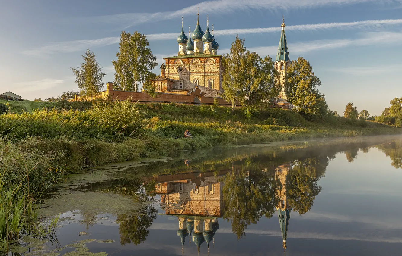 Фото обои пейзаж, природа, отражение, река, берег, рыбак, храм, травы