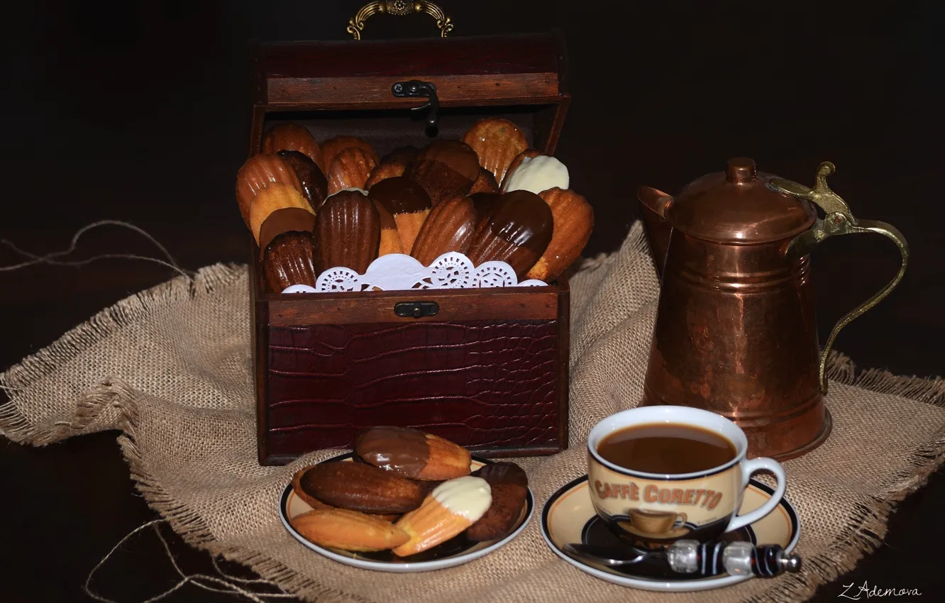 Фото обои кофе, печенье, сундук, натюрморт, кофейник, мадлен