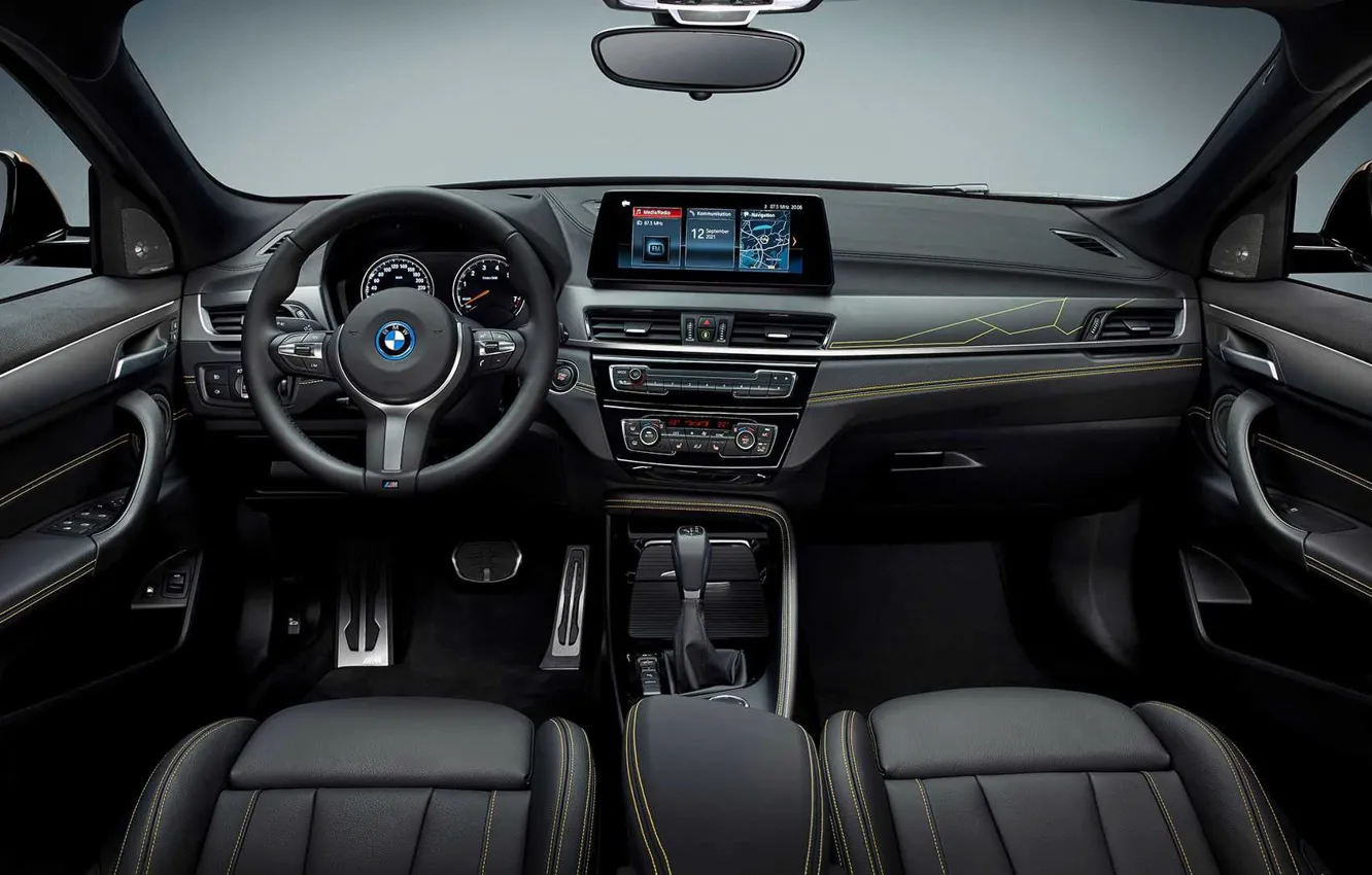 Фото обои интерьер, приборы, руль, салон автомобиля, BMW X2, 2022, Edition GoldPlay