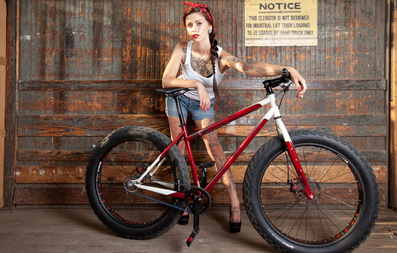 Фото обои девушка, велосипед, спорт