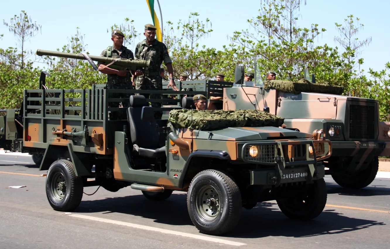 Фото обои artillery, rocket launch, made in Brazil, howitzer, Agrale, military and civil vehicle, manufactured in Santa …