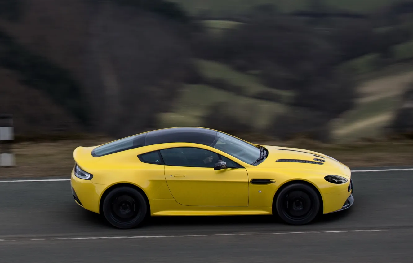Фото обои авто, желтый, Aston Martin, в движении, yellow, V12 Vantage S