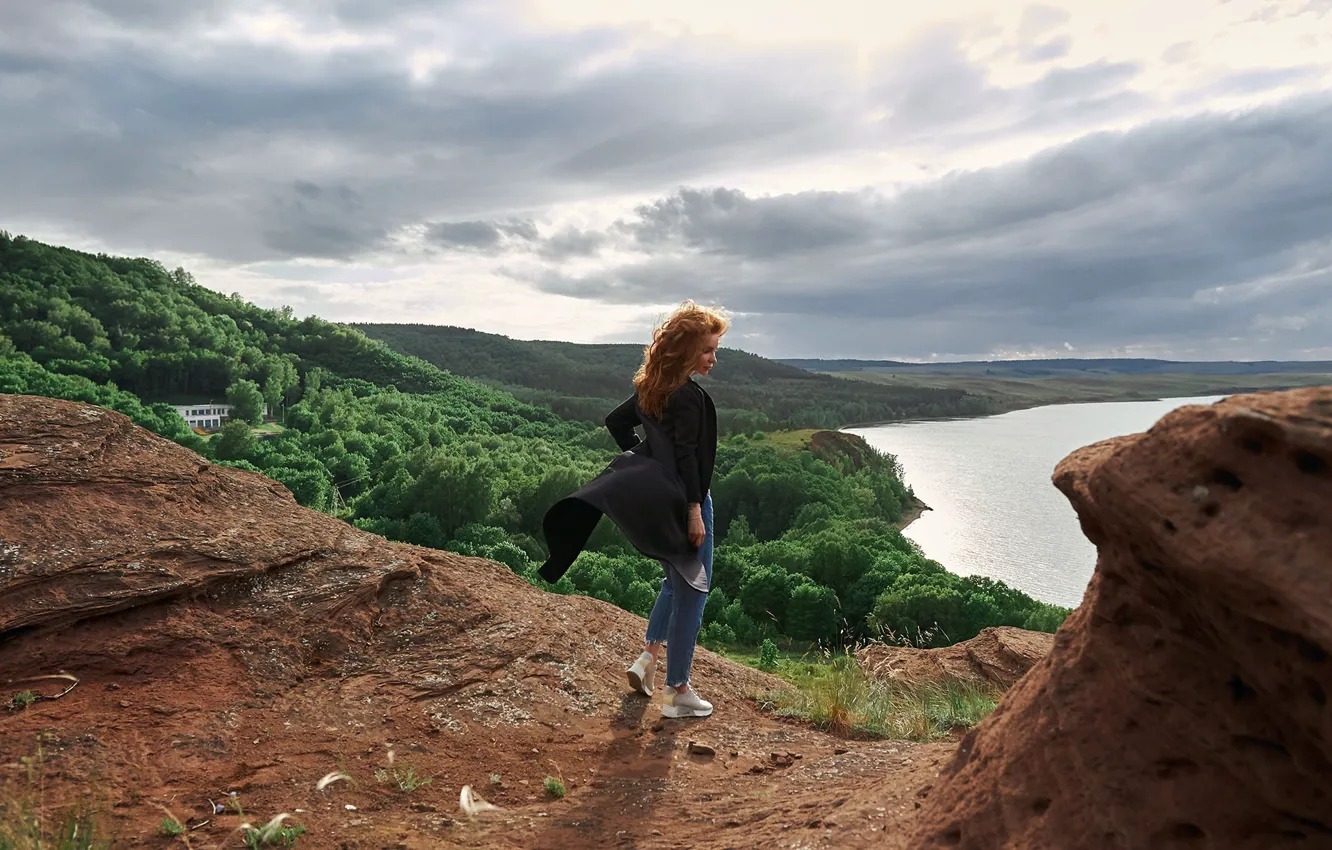 Фото обои лес, девушка, озеро, ветер, высота, Natali, Скрипников Александр