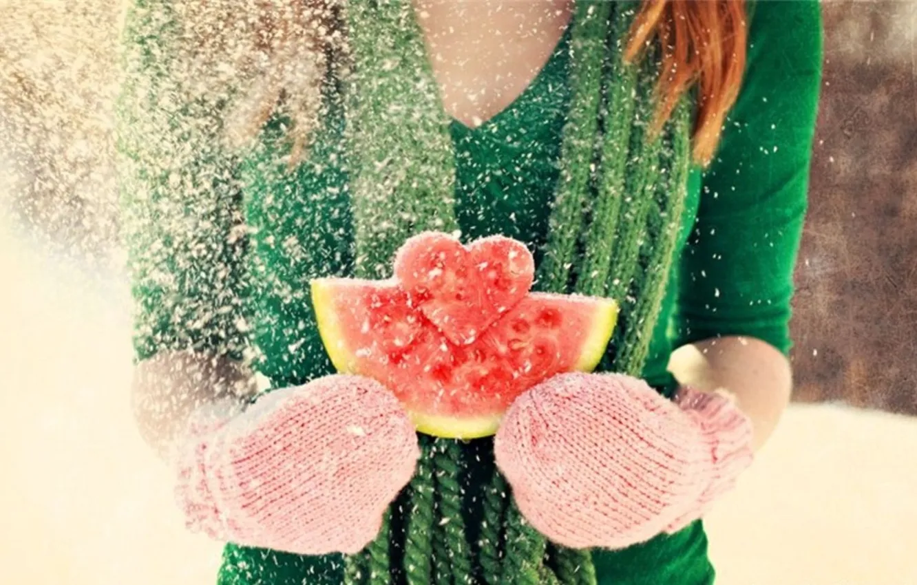 Фото обои зима, девушка, снег, любовь, сердце, арбуз, рыжая, love