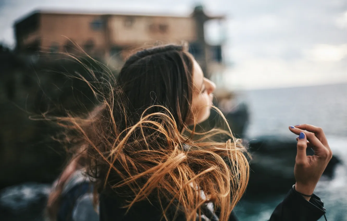 Фото обои девушка, волосы, маникюр