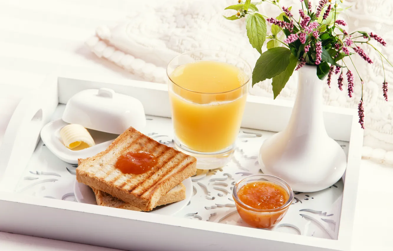 Фото обои масло, утро, сок, хлеб, джем, ваза с цветами, поднос, завтрак в постель