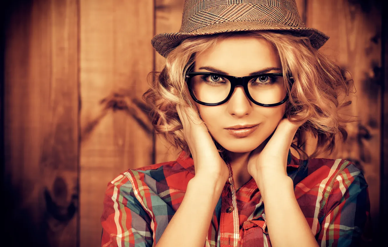 Фото обои фон, портрет, шляпа, макияж, очки, прическа, блондинка, рубашка
