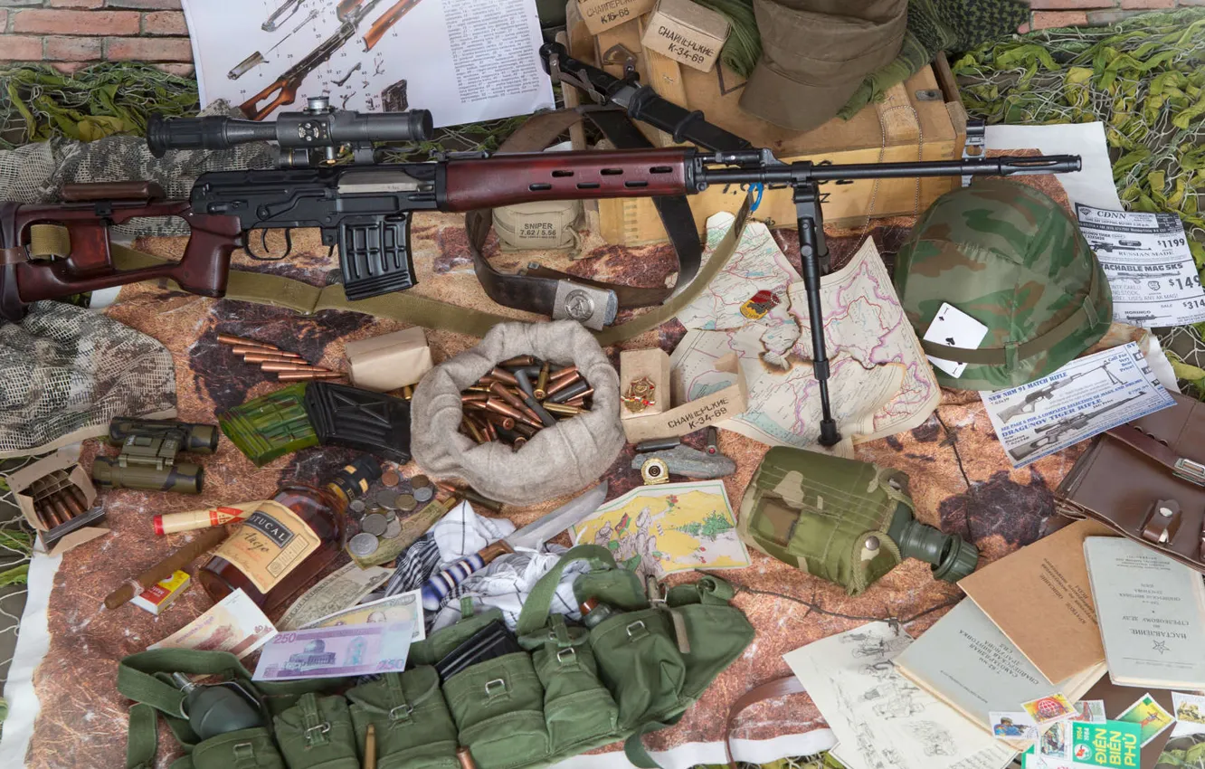 Фото обои бинокль, патроны, каска, СВД, 62-мм, штык нож, Снайперская винтовка Драгунова