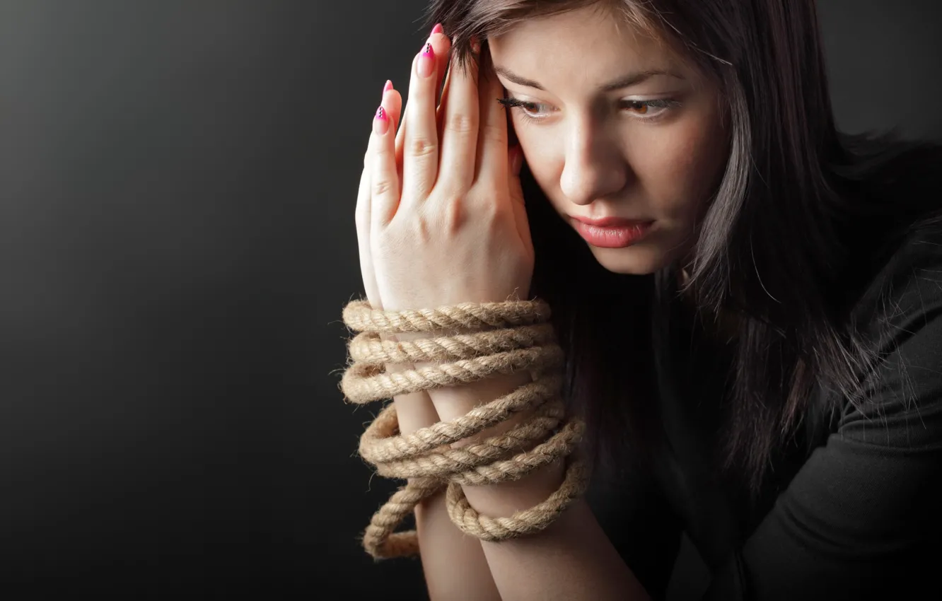 Фото обои woman, hands, rope, shackles