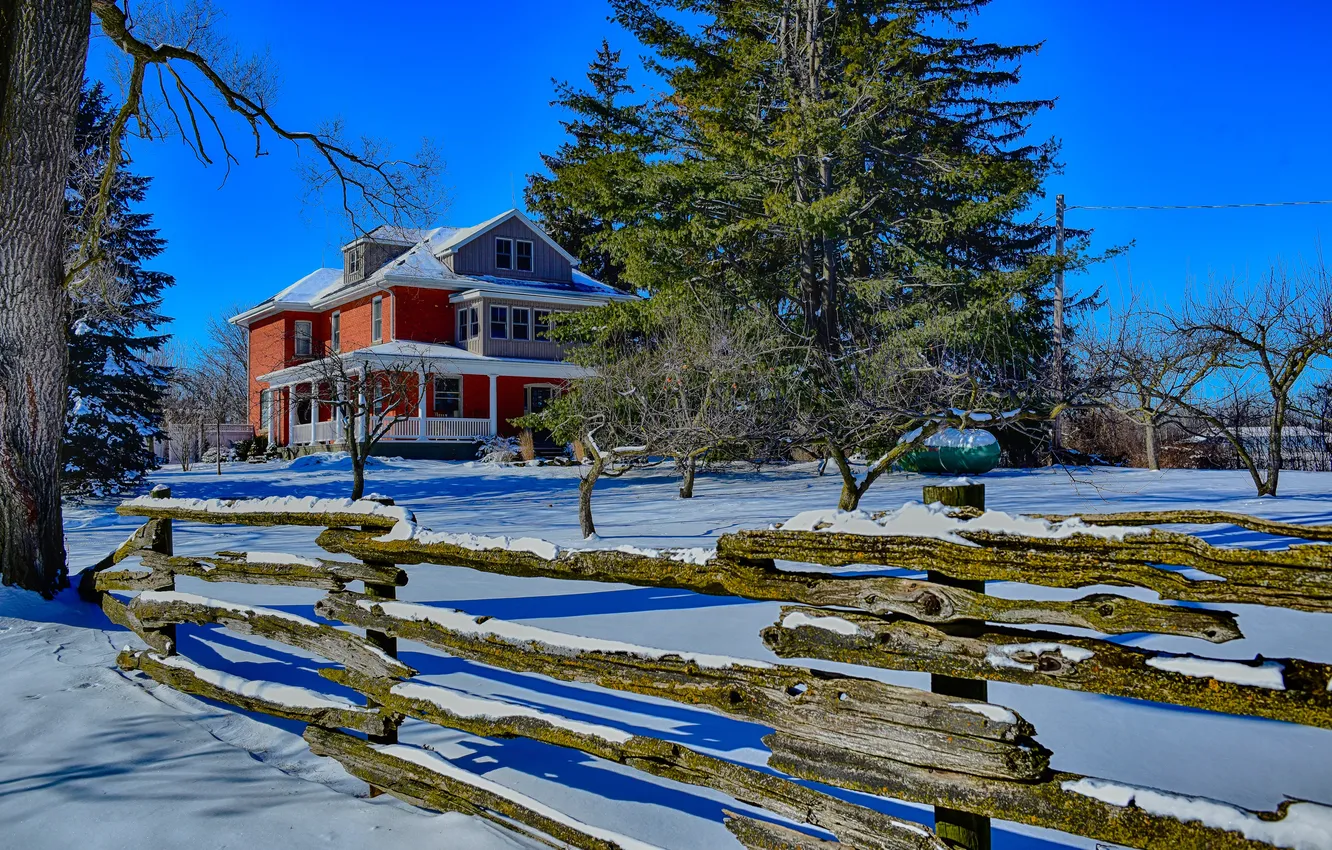 Фото обои зима, небо, снег, деревья, дом, забор, Канада, Онтприо