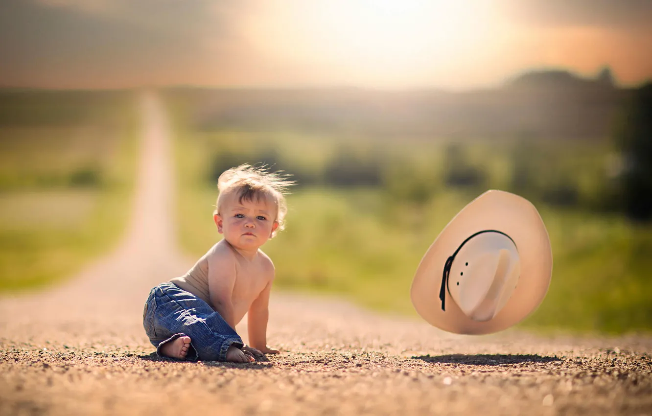 Фото обои дорога, ветер, шляпа, простор, ребёнок, боке