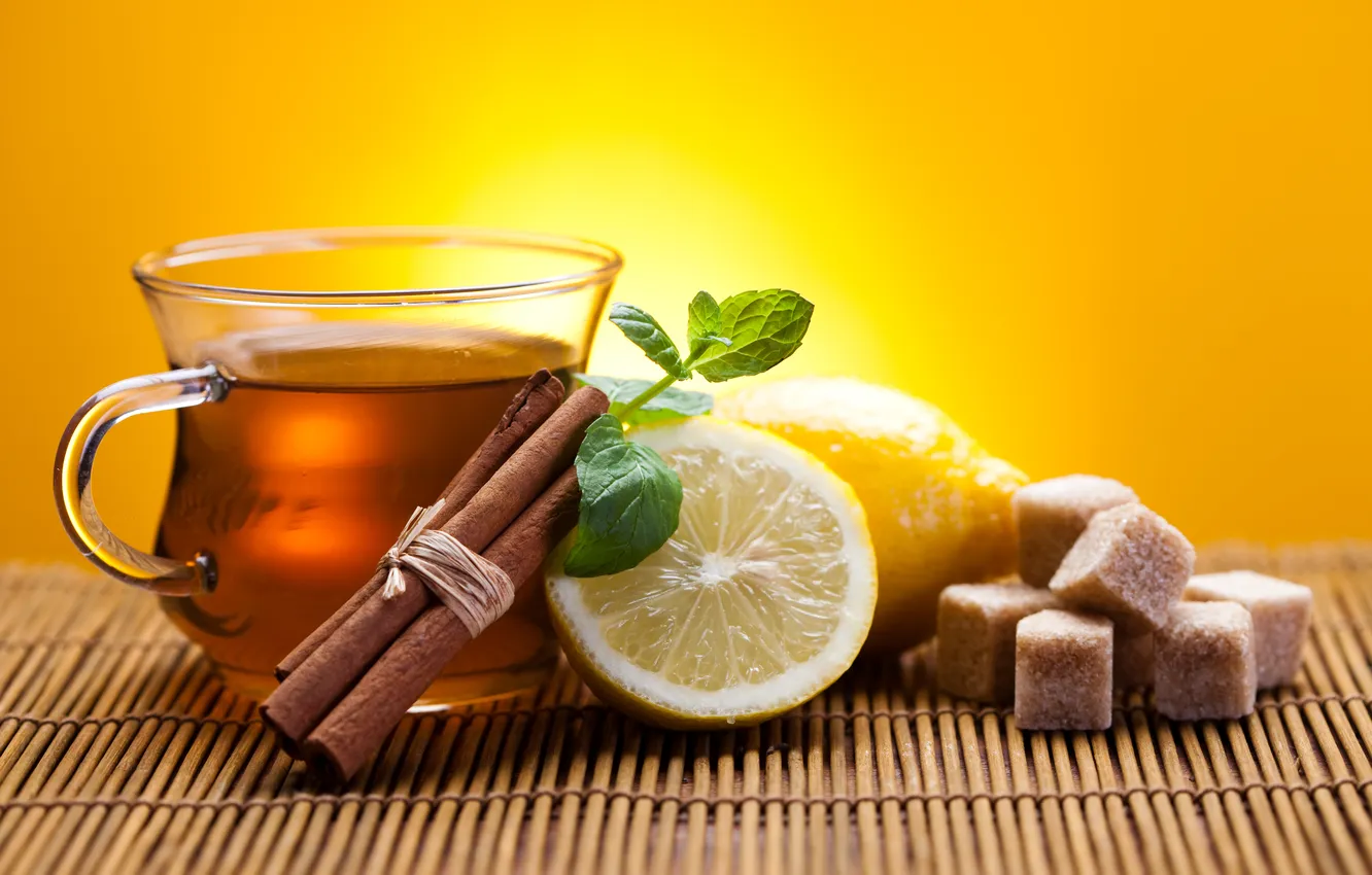 Фото обои лимон, чай, палочки, чашка, сахар, корица, циновка