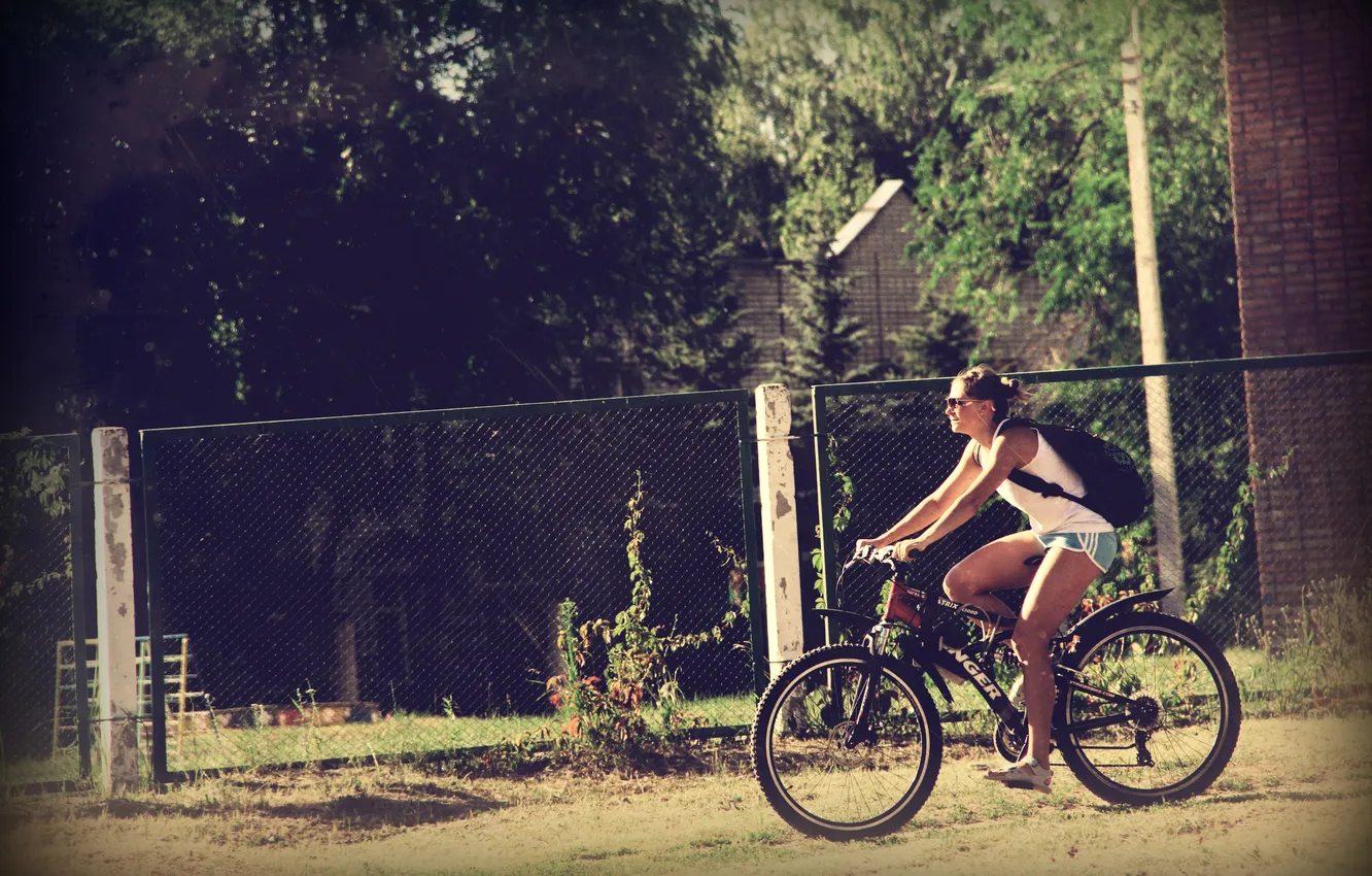 Фото обои девушка, велосипед, забор