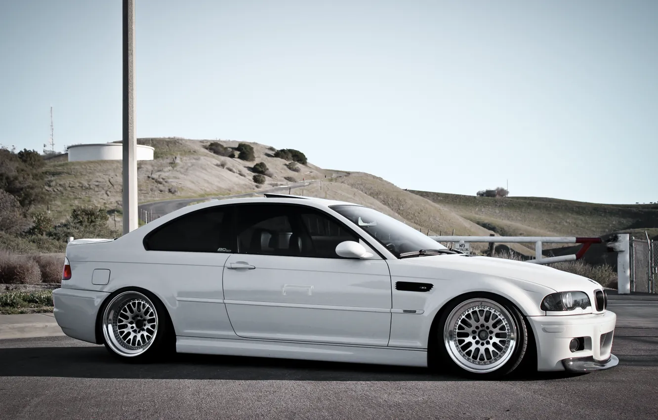 Фото обои белый, холмы, бмв, столб, BMW, white, E46