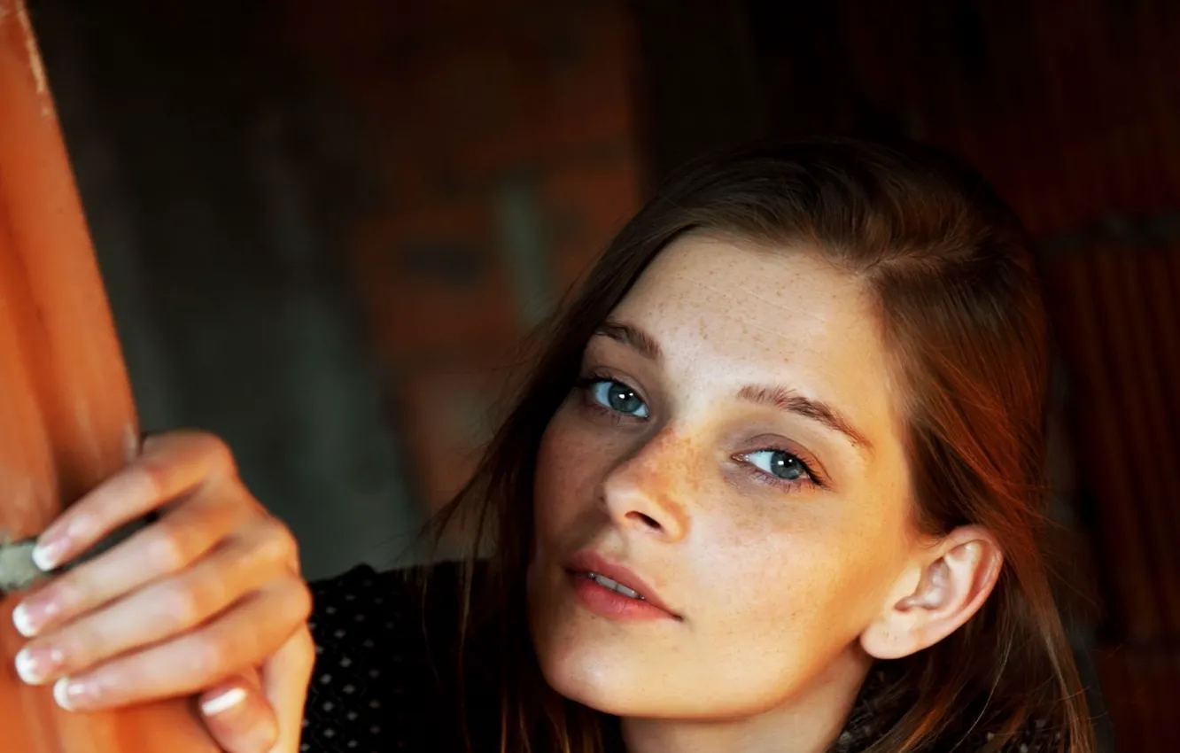 Фото обои sexy girl, blue, beautiful, bed, necklace, brownette, angelina, indiana a