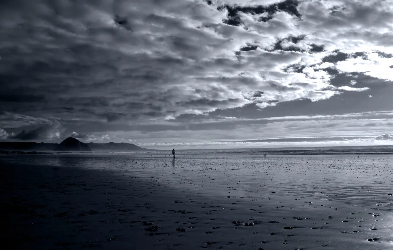 Фото обои песок, море, облака, человек, фигура, сопки