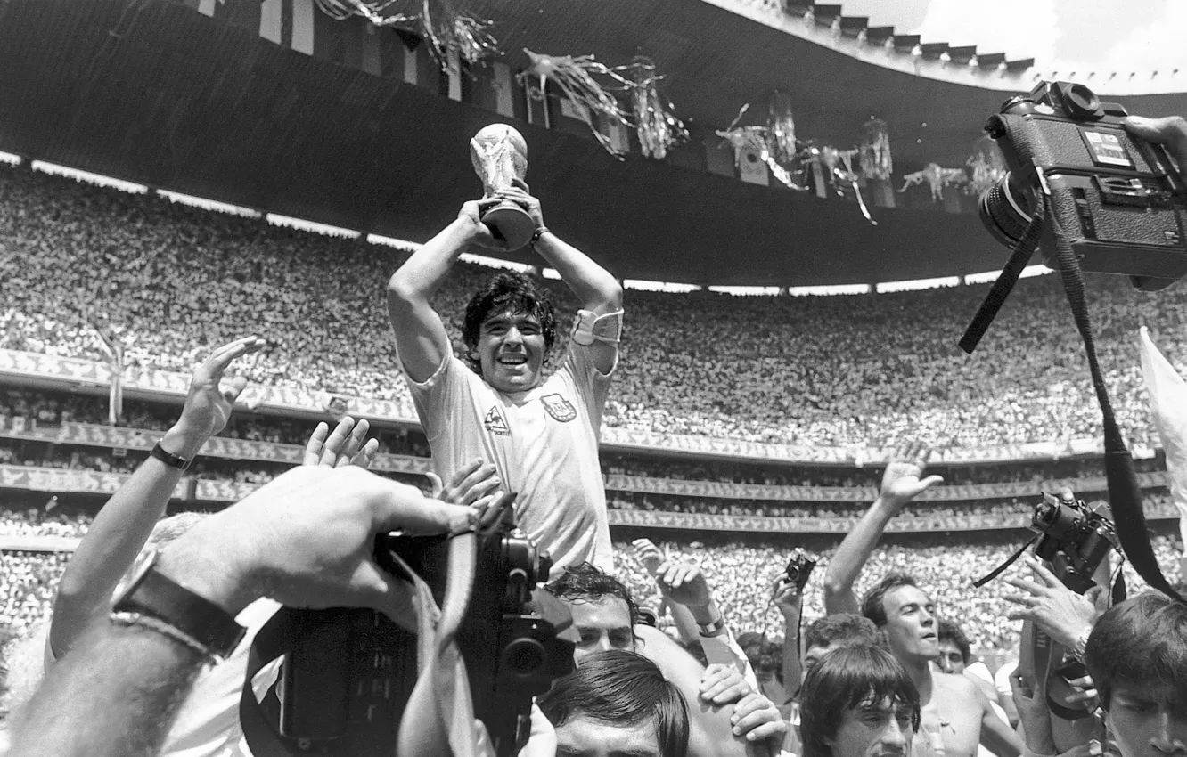 Фото обои радость, черно-белый, футбол, футболист, кубок, аргентина, марадона, maradona
