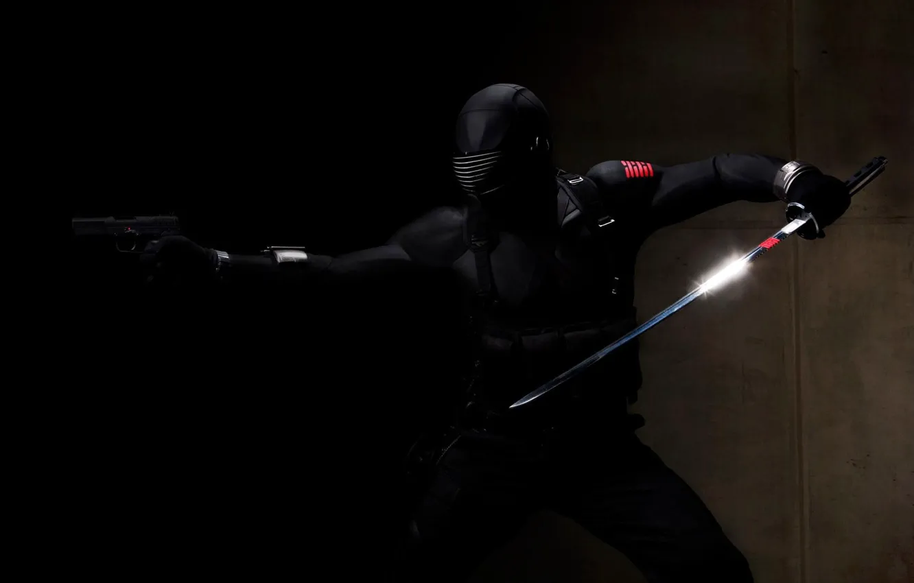 Фото обои sword, pistol, fighter, helmet, special forces