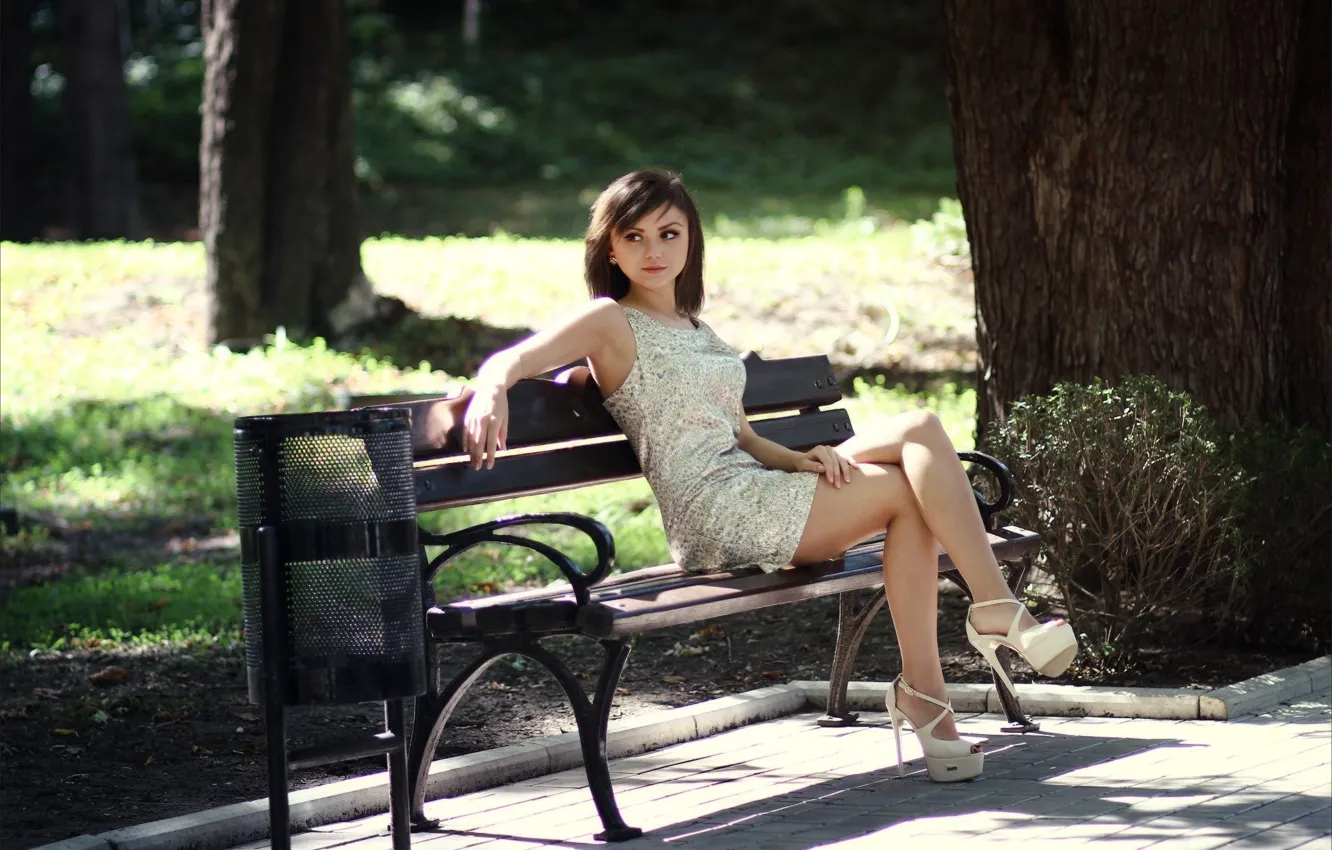 Фото обои girl, dress, legs, model
