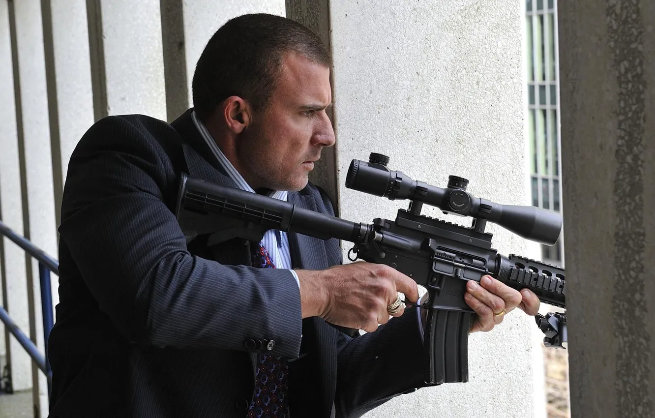Фото обои gun, weapon, M16, rifle, Dominic Purcell, Assault on Wall Street, Jim Baxford