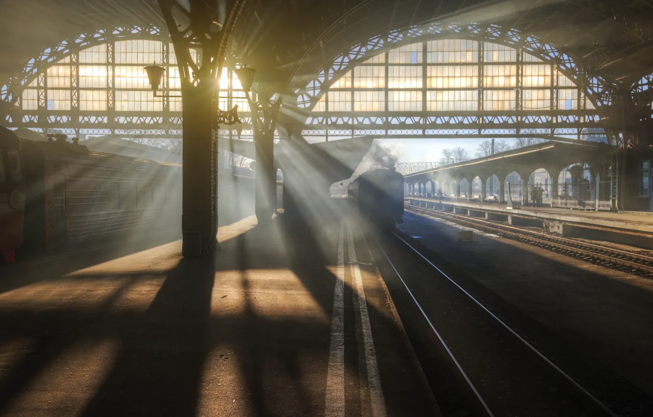 Фото обои солнце, лучи, поезд, перрон, Санкт-Петербург, железная дорога, Ed Gordeev