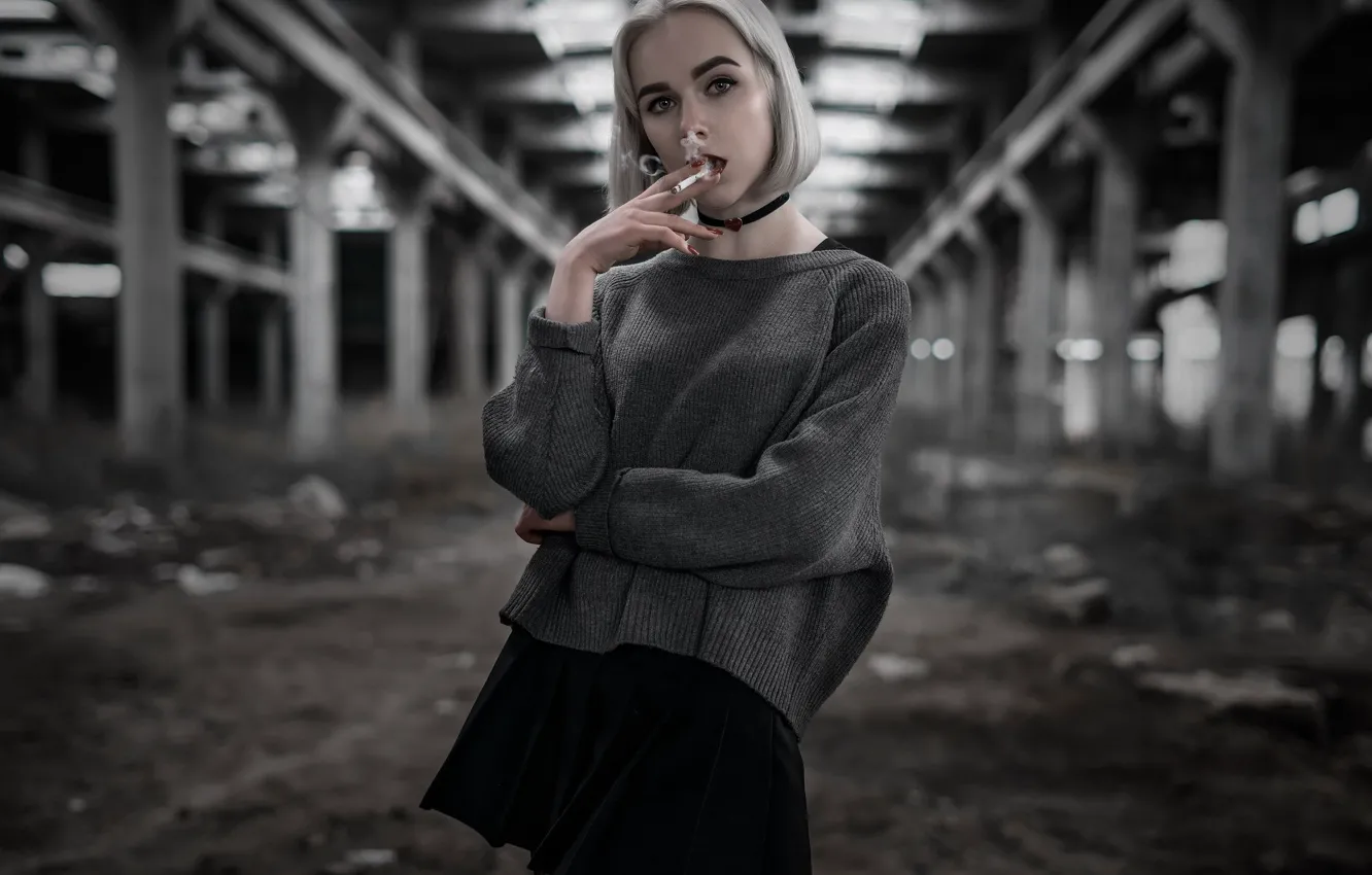 Фото обои макияж, сигарета, свитер, Маргарита Мудрик