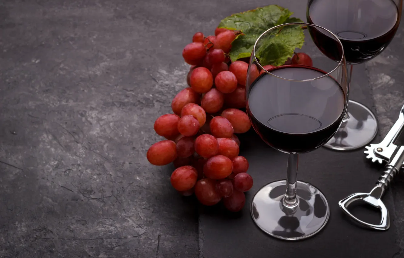Фото обои красный, фон, вино, красное, бокал, бокалы, виноград, гроздь