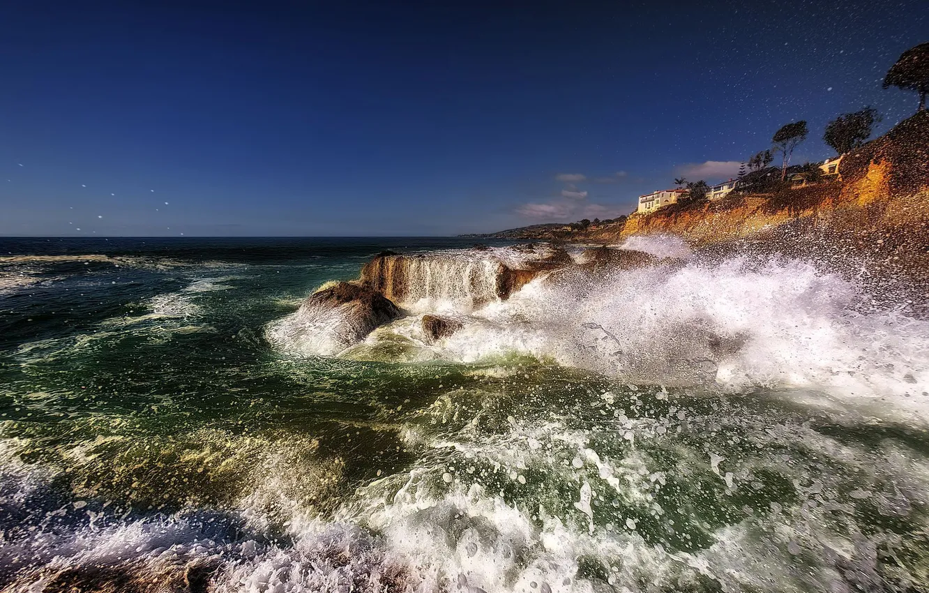 Фото обои море, брызги, камни, побережье