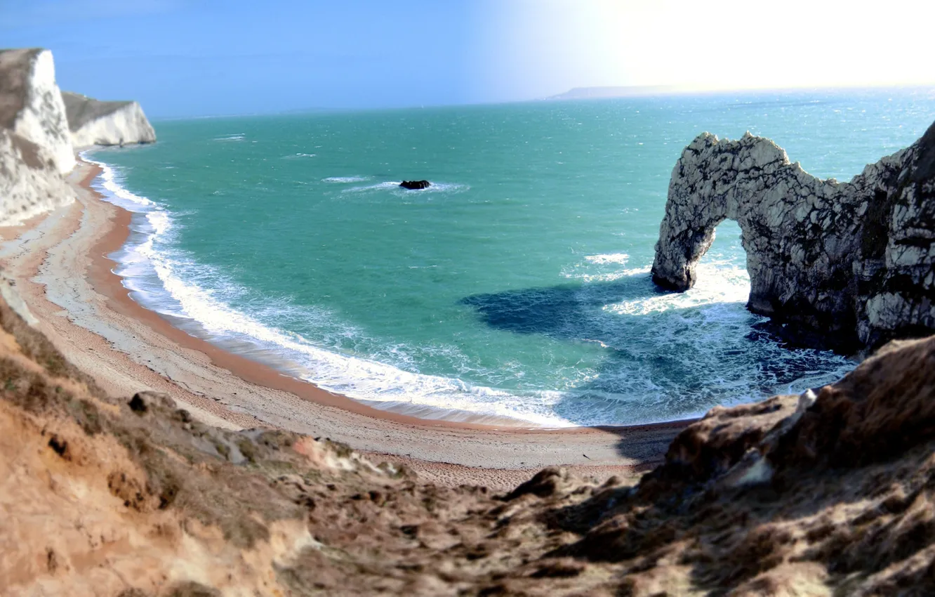 Фото обои море, волны, вода, скала, камни, скалы, берег, побережье