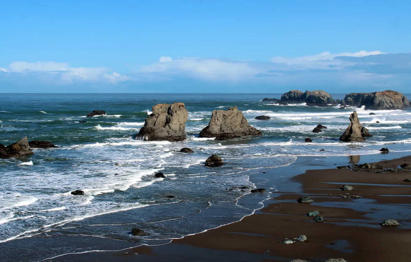 Фото обои море, волны, камни, скалы, побережье, горизонт
