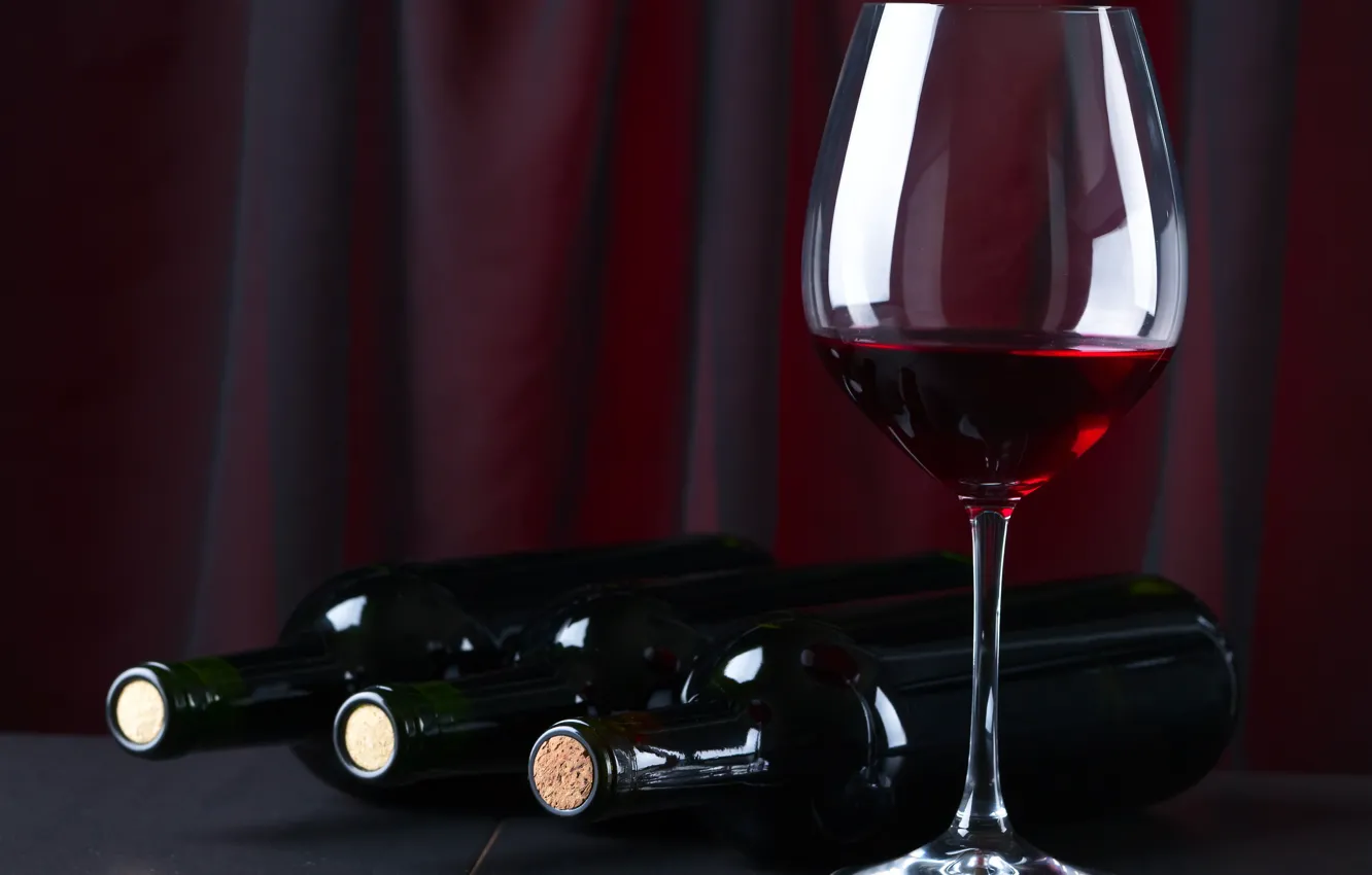 Фото обои вино, красное, бокал, бутылки